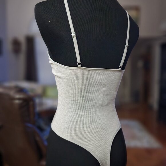 ANWND light gray ribbed bodysuit from Forever 21. Size S/M - Picture 4 of 8
